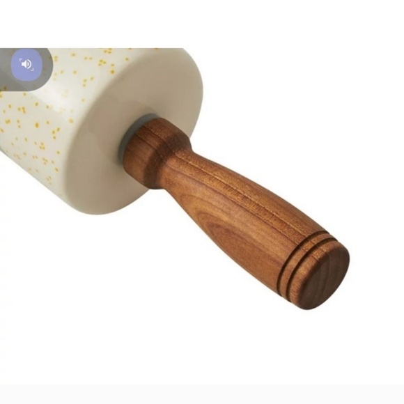 The pioneer woman Fancy Flourish Rolling Pin with wood handles - Picture 3 of 4